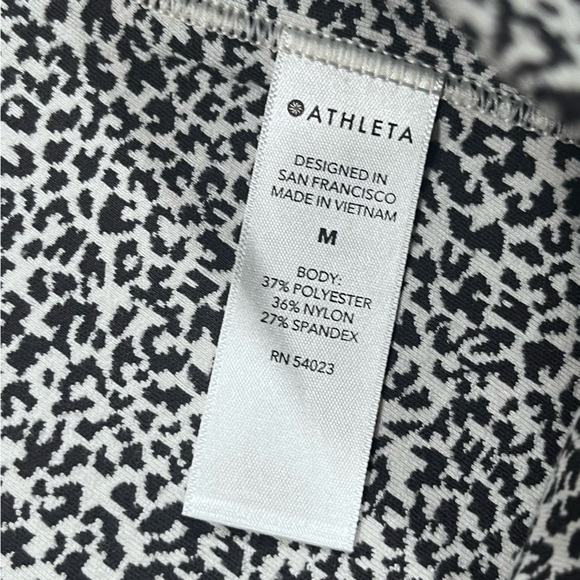 Athleta Leopard Print Salutation Stash II Textured Tight Crop Leggings Size M - Picture 5 of 8